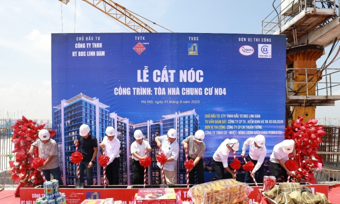Tòa NO4 dự án Hanoi Melody Residences cất nóc sáng 11/8. Ảnh: CĐT