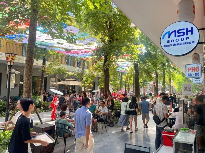 Lượng du khách đổ về Lynn Times Thanh Thuỷ trải nghiệm tắm khoáng nóng. Ảnh: MSH Group