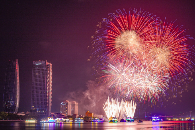 2-phao-hoa-dinh-quang-nghia-17-6952-9503-1754447499 Đà Nẵng trở thành điểm đến đầu tư của bất động sản cao cấp. Ảnh: Ánh Dương