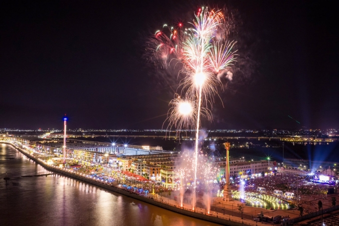 527326475-122256967514030171-7-5548-3203-1755155723 Việc gần kề các tiện ích vui chơi, giải trí đẳng cấp giúp Royal Boulevard đón hàng triệu lượt khách đổ về mỗi năm.