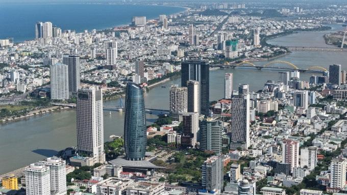 dji-20250624152517-0068-d-jpg-7585-1755422519 Khu vực trung tâm TP Đà Nẵng tháng 7/2025 với nhiều dự án khách sạn, căn hộ cao cấp. Ảnh: Nguyễn Đông